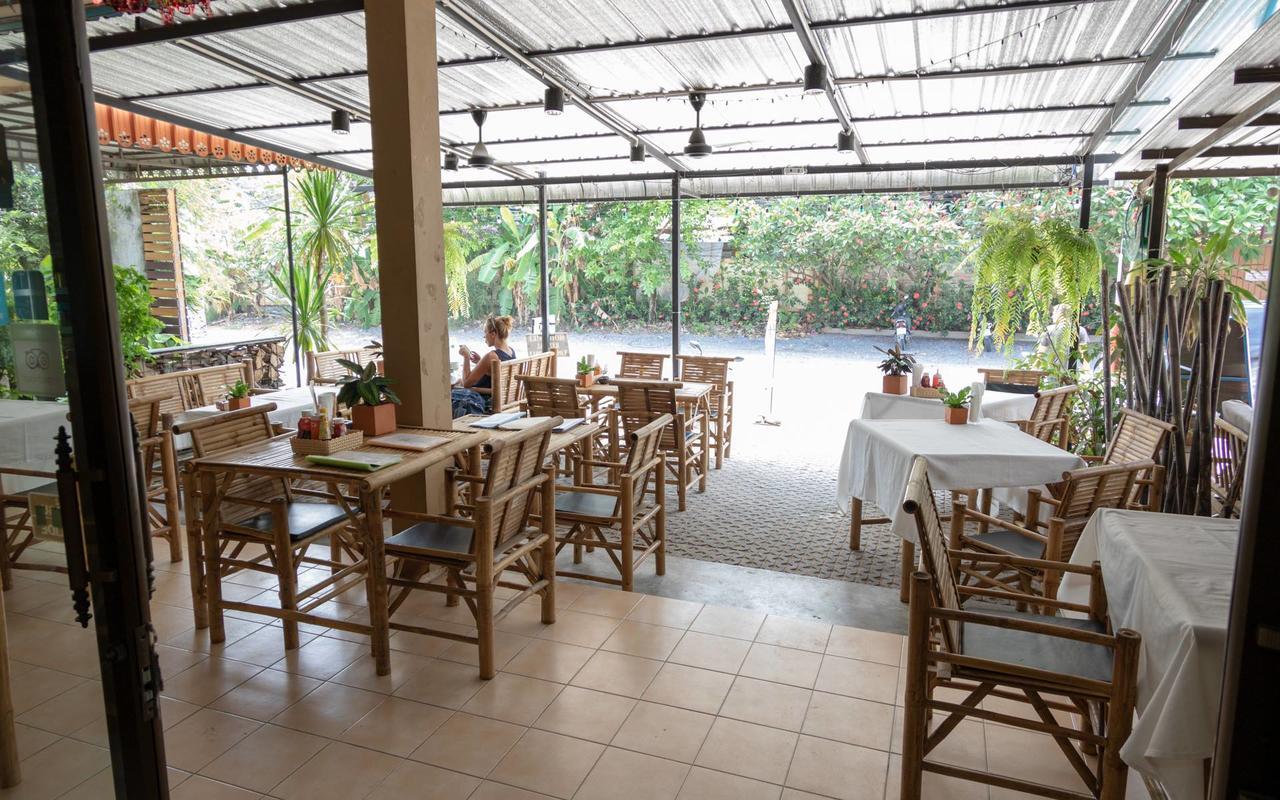 P & T Hostel Bang Rak Beach  Exteriör bild