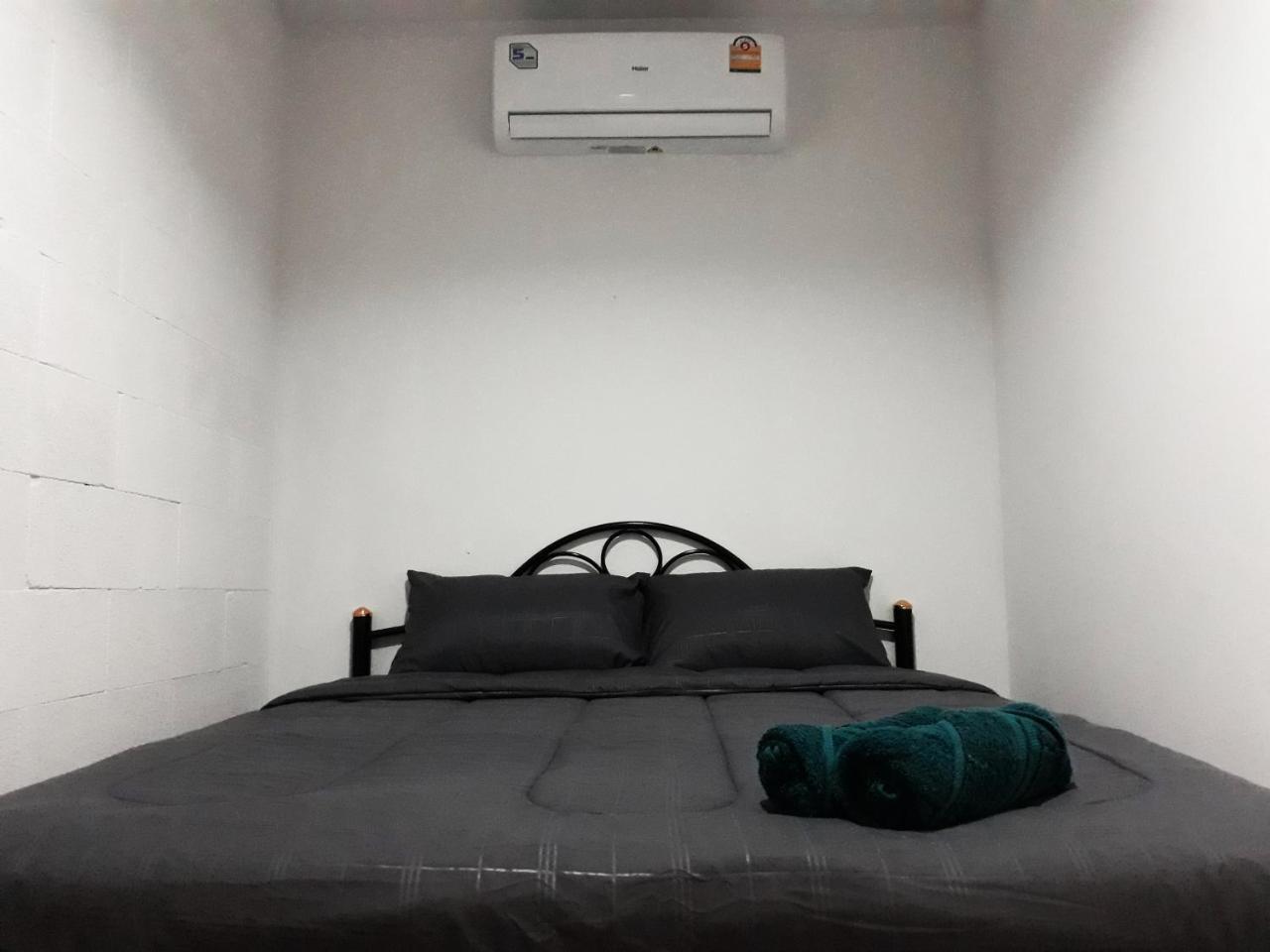 P & T Hostel Bang Rak Beach  Exteriör bild